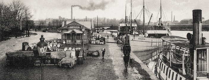 Svartvitt foto från hamnen i Linköping. 